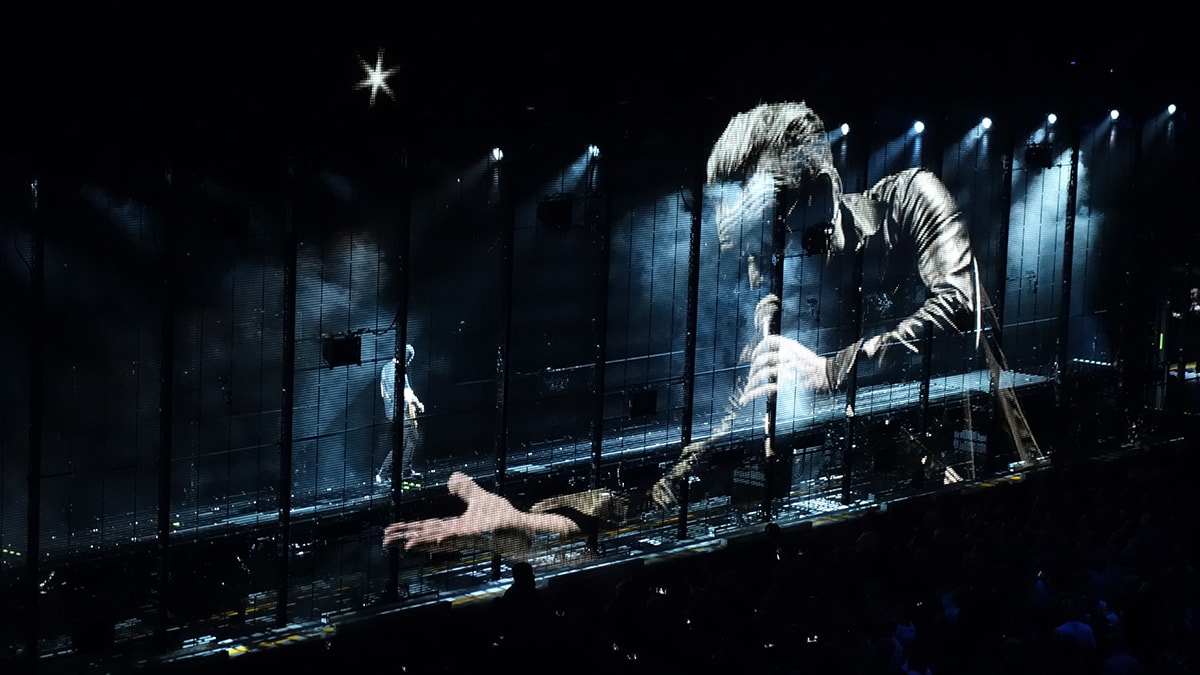 U2-iNNOCENCE-eXPERIENCE-TOUR-1-min.jpg